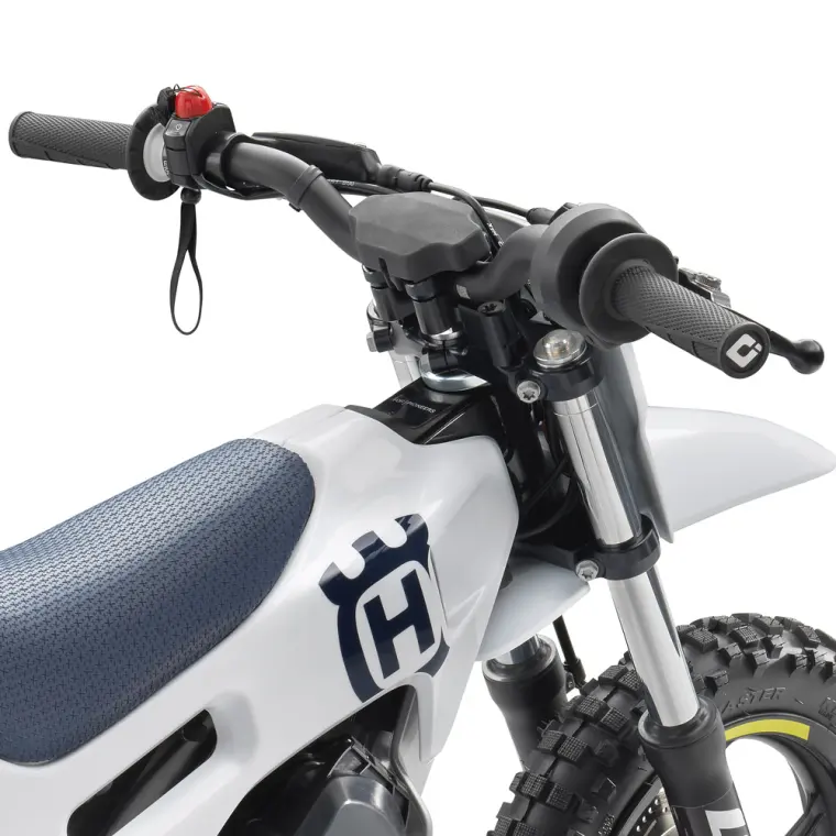 Husqvarna EE 2: Batterie und Laden