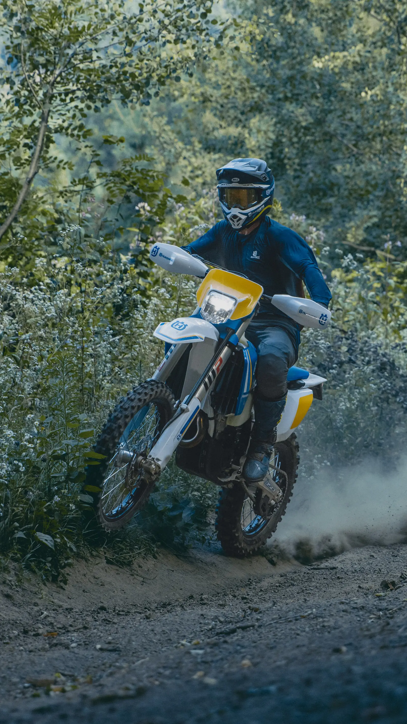 Husqvarna FE 250 Heritage in Fahrt