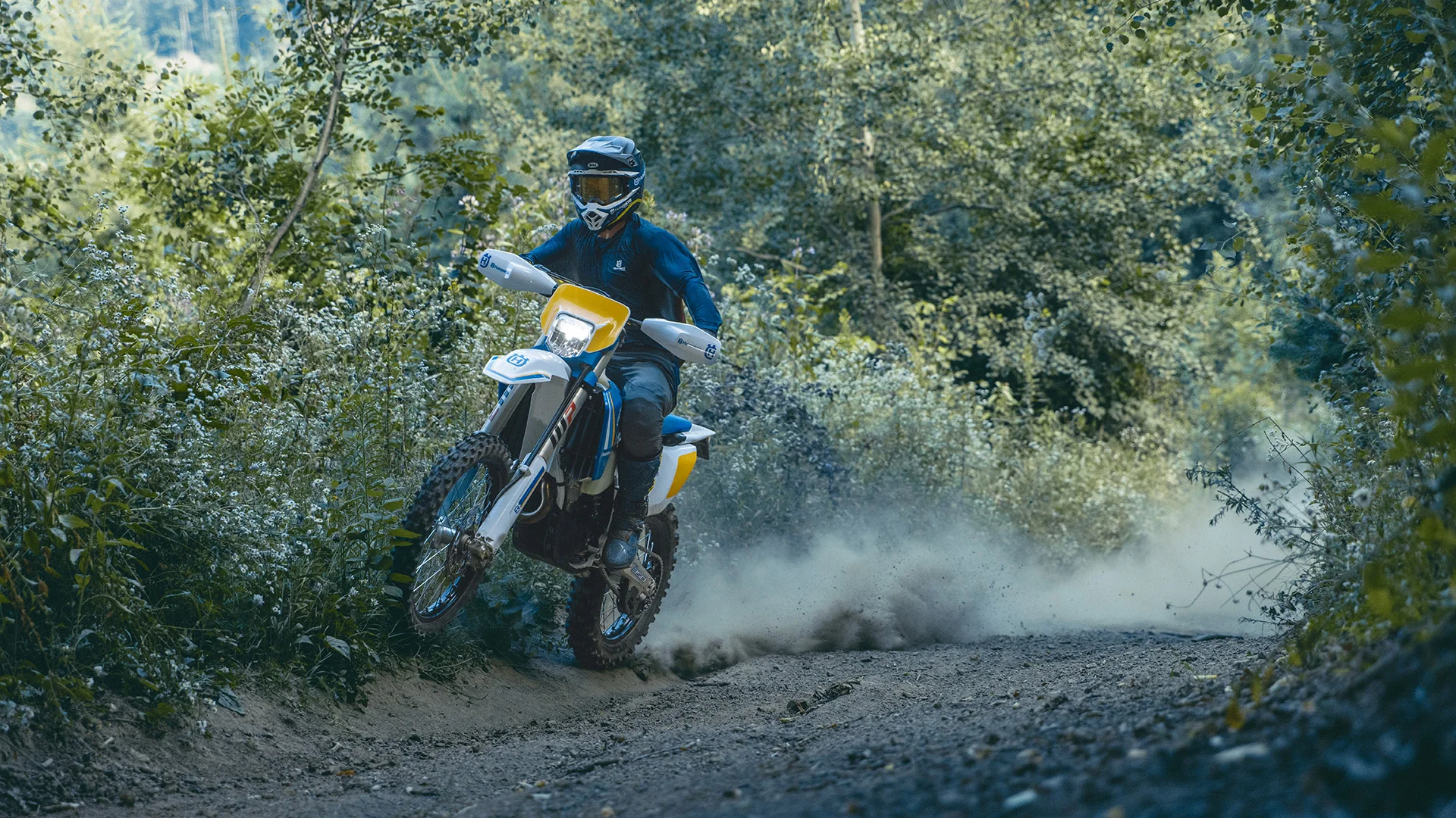 Husqvarna FE 250 Heritage in Fahrt