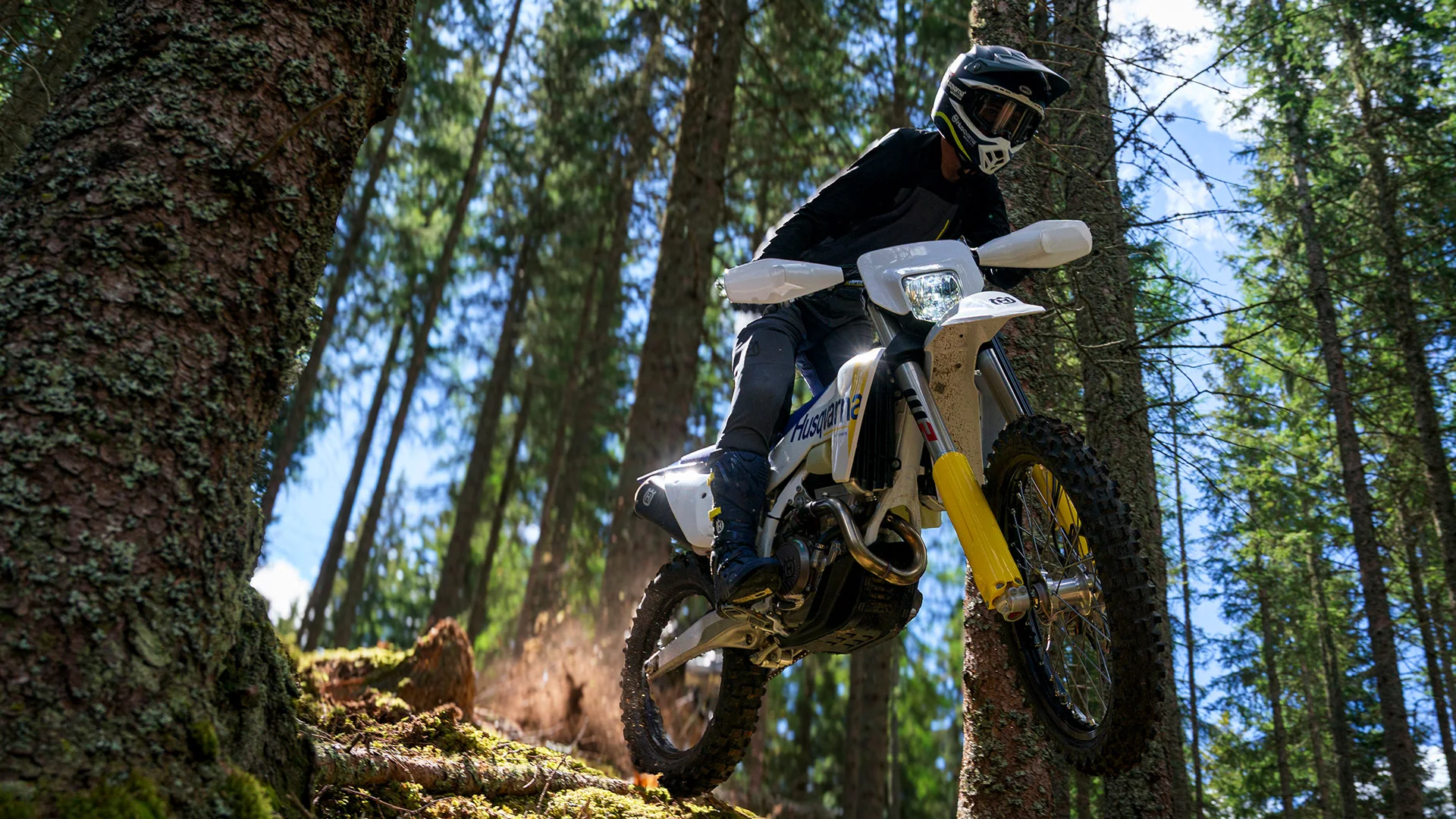 Husqvarna FE 350 in Fahrt