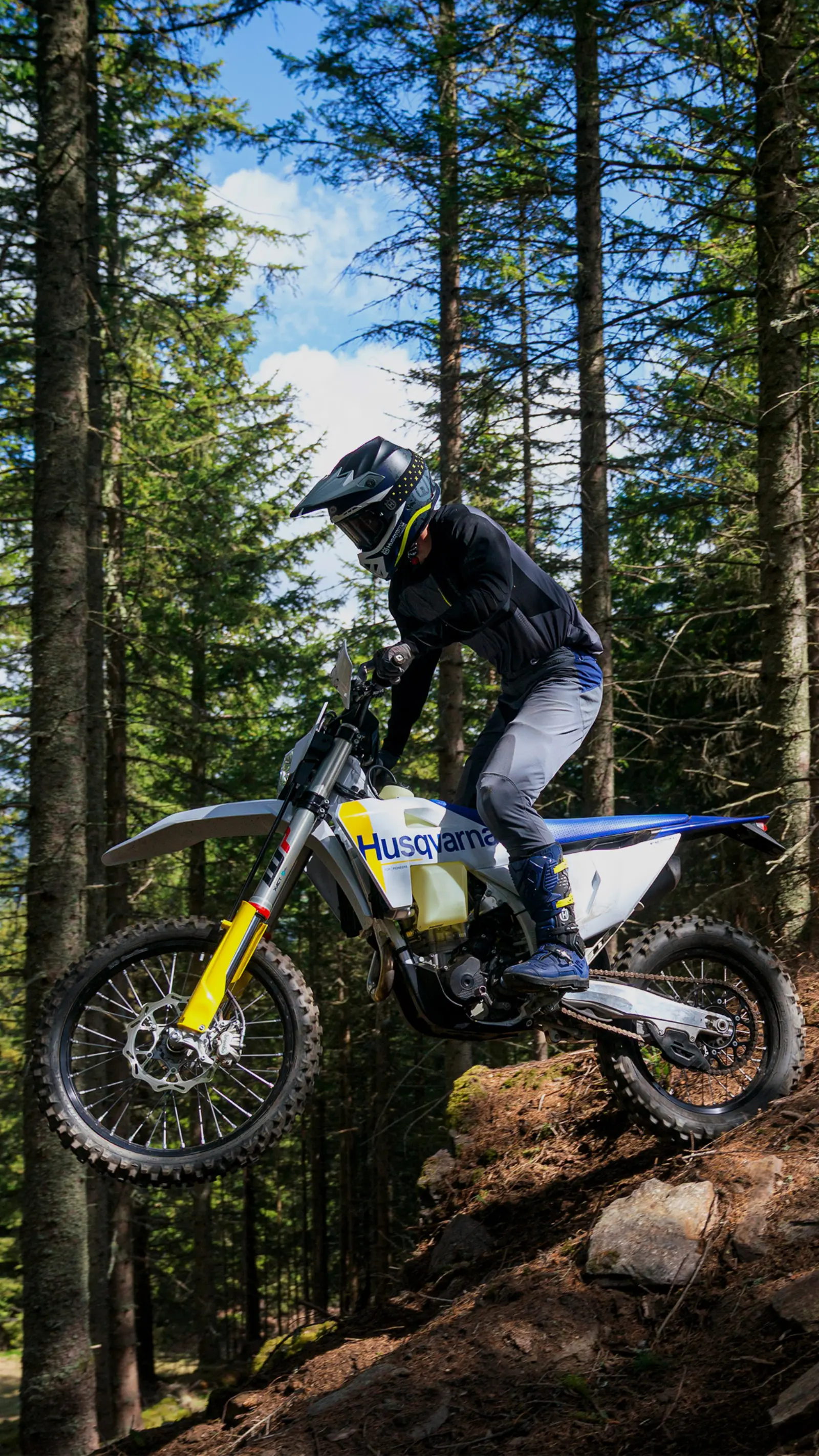 Husqvarna FE 450 in Fahrt