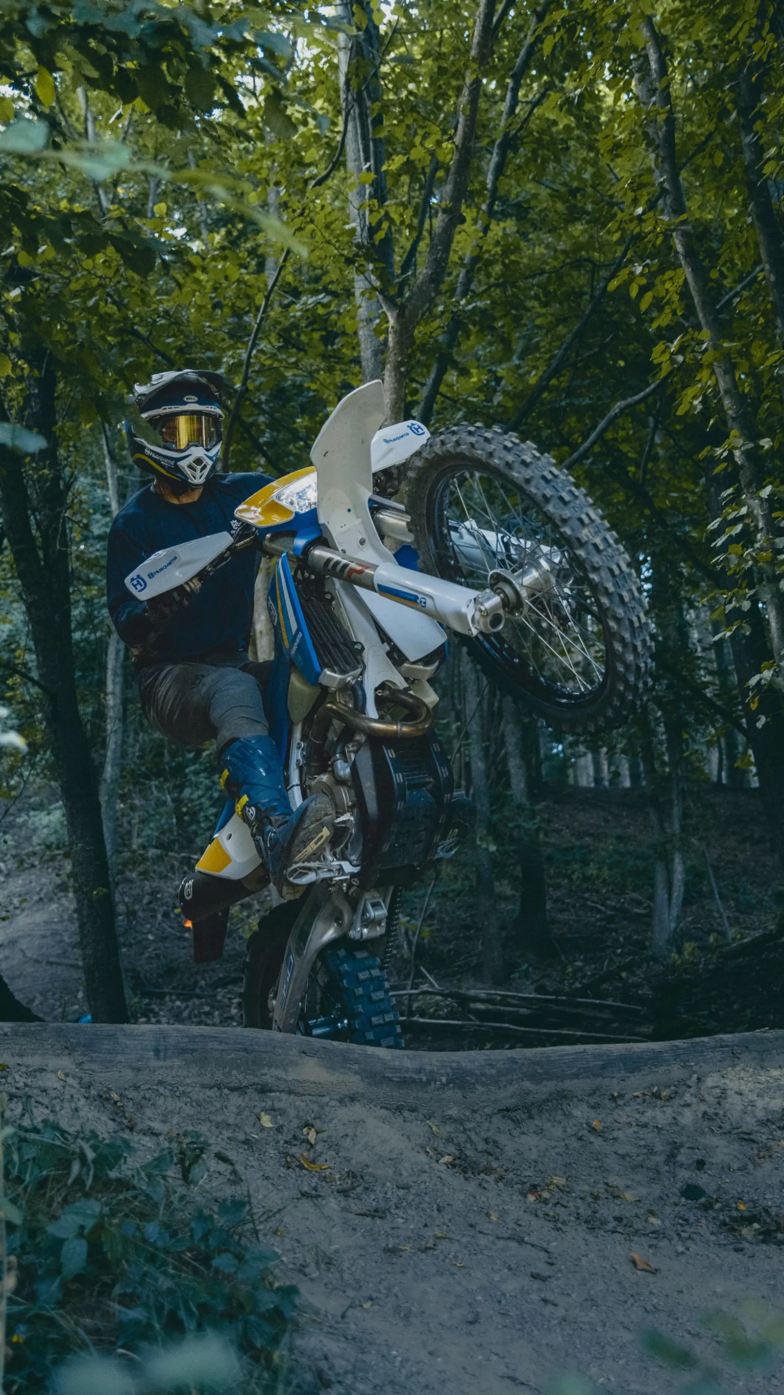 Husqvarna FE 450 Heritage in Fahrt