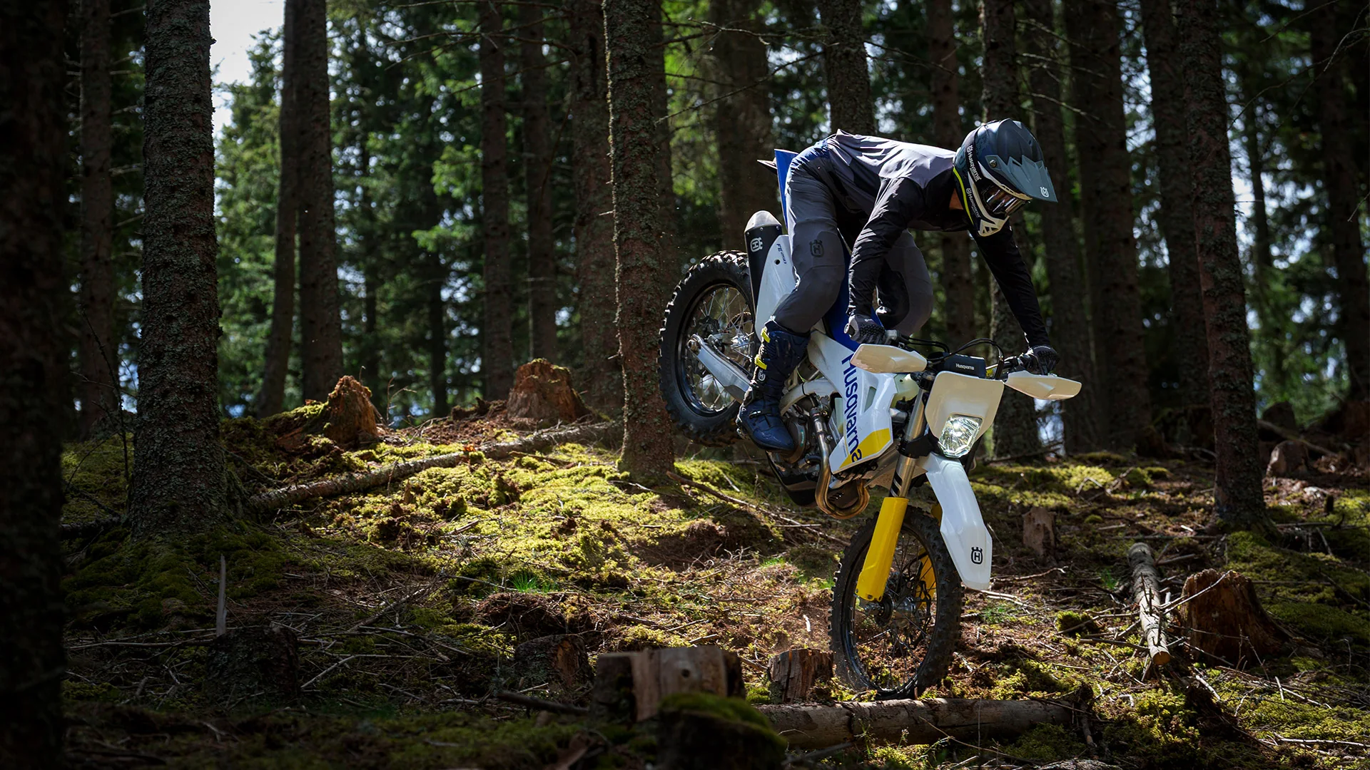 Husqvarna FE 501 in Fahrt