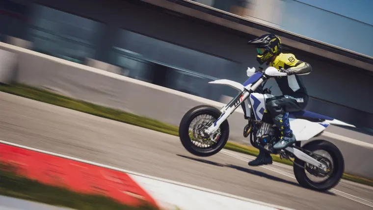 Husqvarna FS 450: Motor