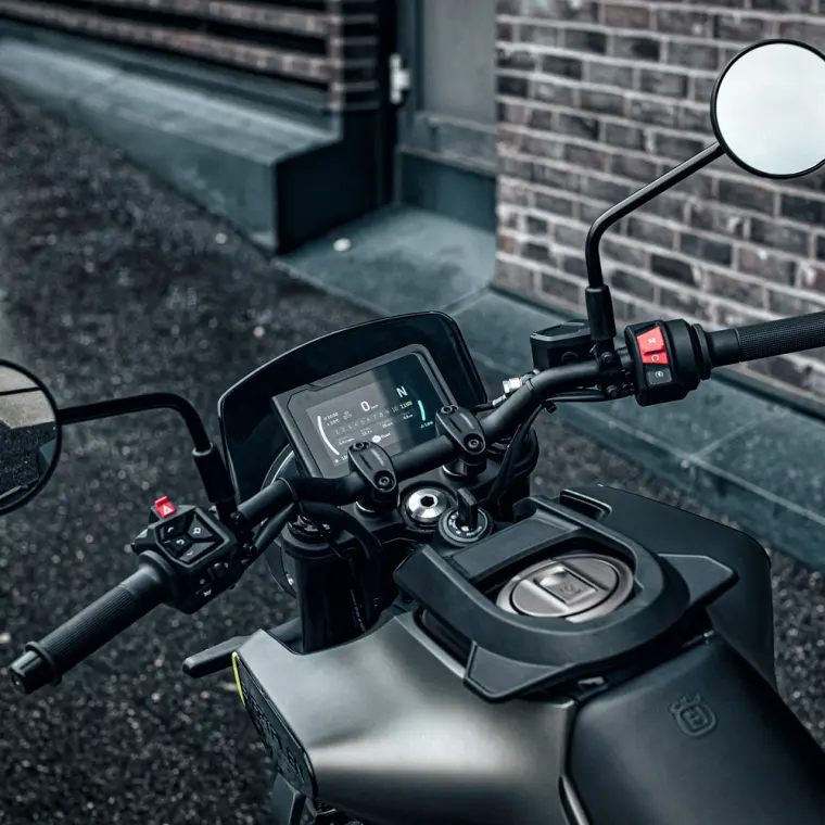 Husqvarna Svartpilen 125: Räder