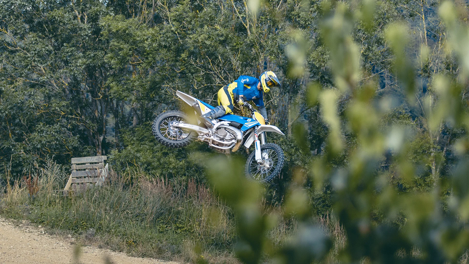 Husqvarna TC 250 Heritage in Fahrt