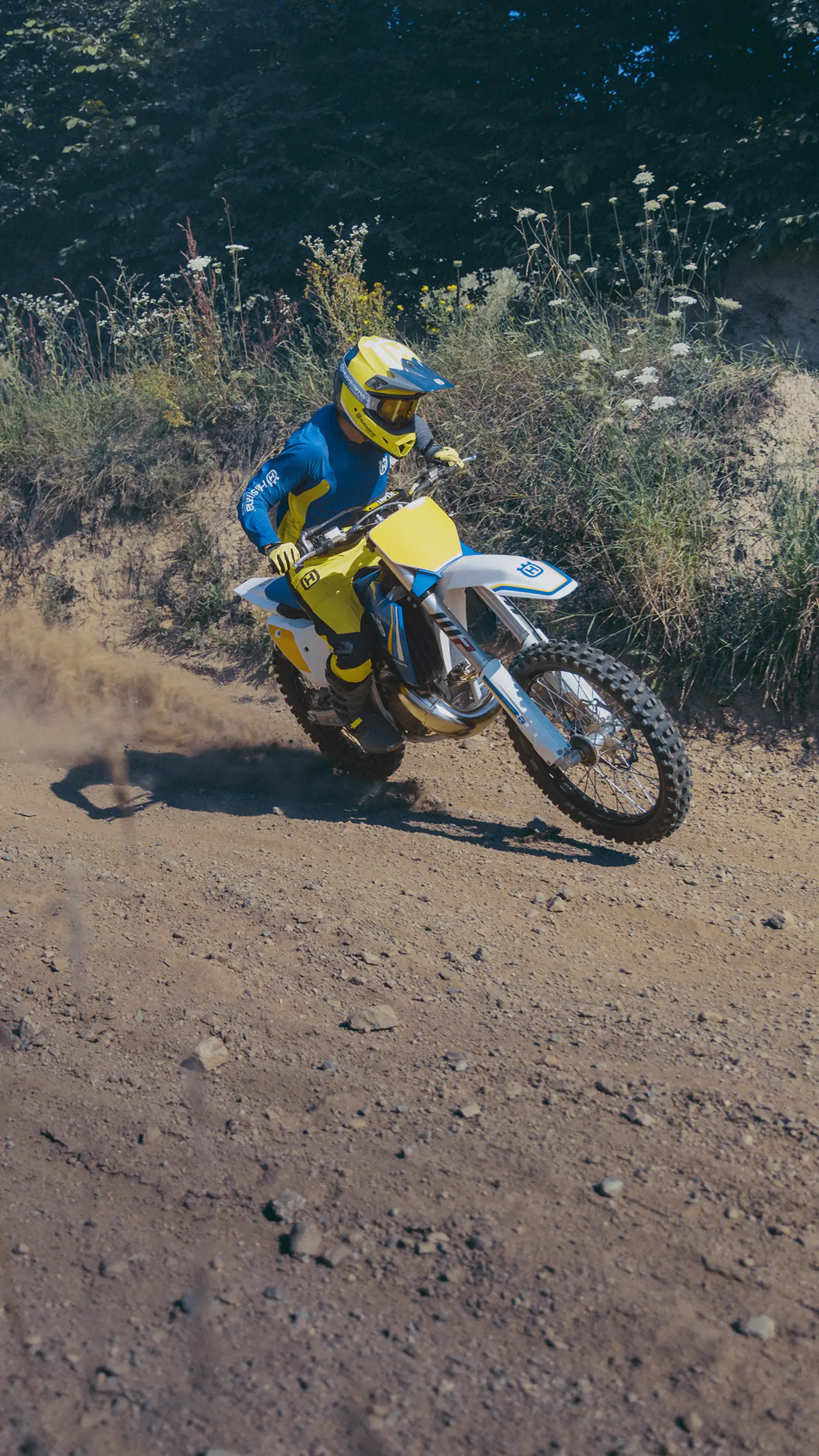 Husqvarna TC 300 Heritage in Fahrt