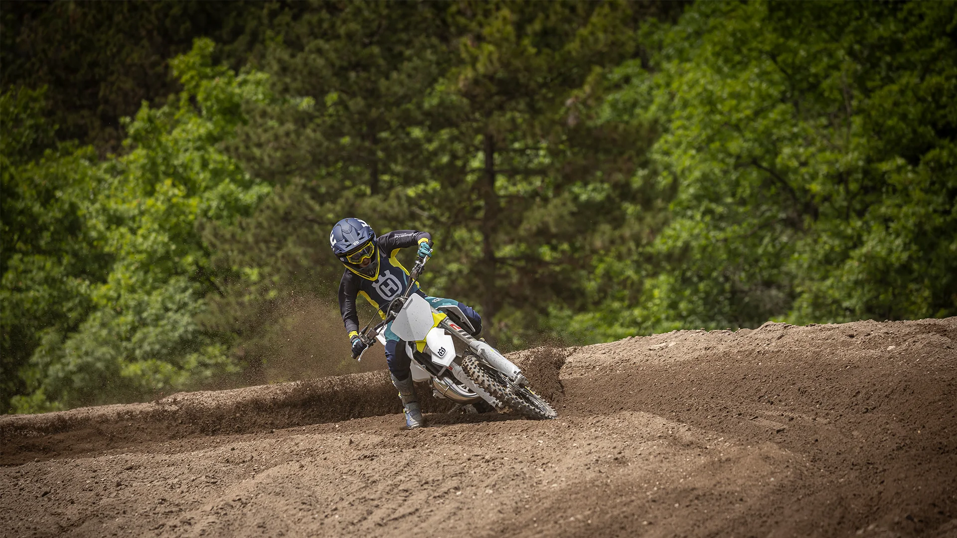 Husqvarna TC 85 17/14 in Fahrt