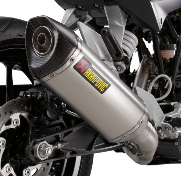 pho_pp_mon_90605999000_90505999000_akrapovic_slipon_silencer_bike__sall__awsg__v1