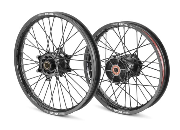 pho_nmon_00010000401_factory_wheel_set__sall__awsg__v1