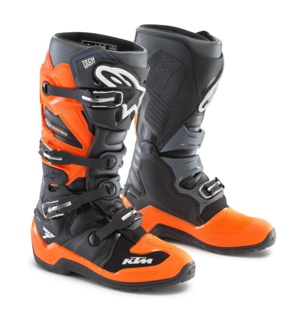 pho_pw_pers_vs_3pw22001130x_tech_7_exc_boots_offroad_equipment_02_ktm_powerwear___studio__sall__awsg__v1