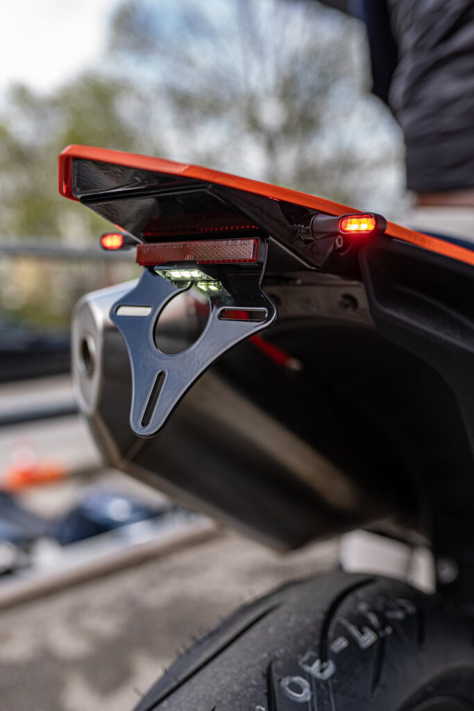 BSO Kennzeichenhalter/träger Alu extraleicht mit Blinker - KTM 690 SMC R & Enduro R / GasGas 700 SM & ES