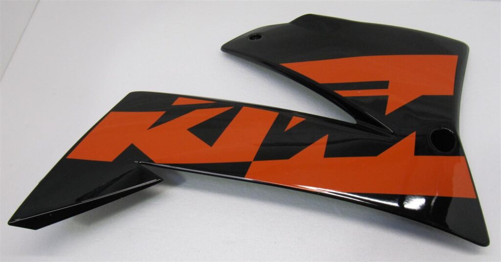 SPOILER RECHTS SCHW/ORANGE 04
