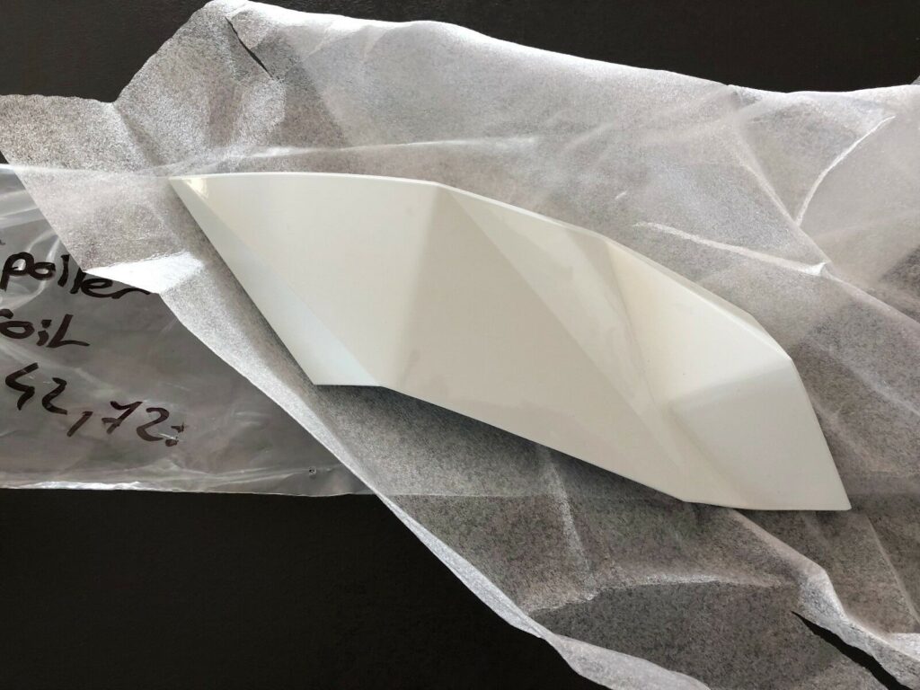 MASKENSPOILER LINKS WEISS 08